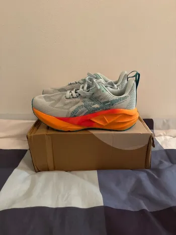 Gebrauchtes Asics Novablast 5 Running Shoes