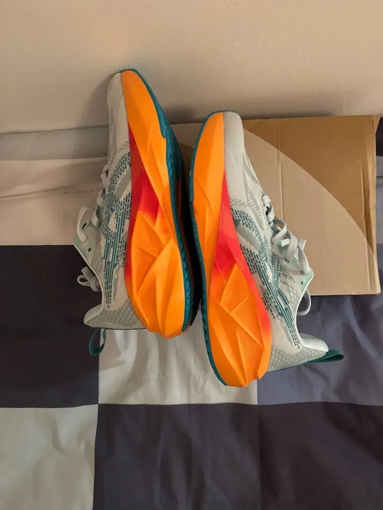 Asics Novablast 5 bike de segunda mano — imagen 10 de 13