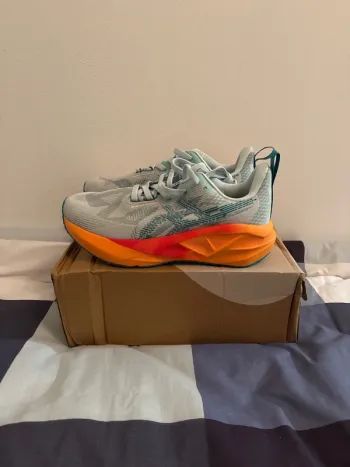 Asics Novablast 5 bike de segunda mano — imagen 5 de 13