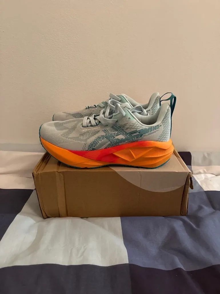Asics Novablast 5 bike de segunda mano — imagen 5 de 13