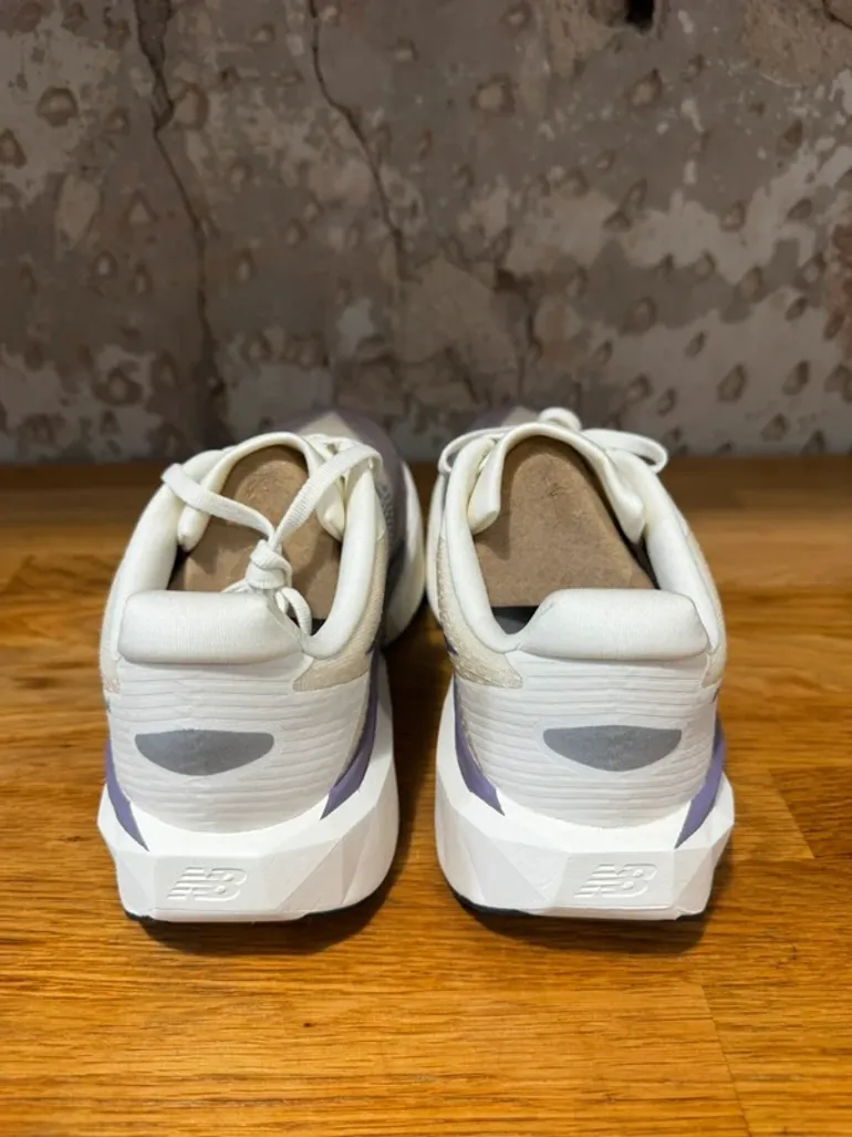 Used New Balance FuelCell Rebel v5 bike — image 5 of 10