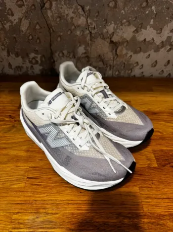 Used New Balance FuelCell Rebel v5 bike — image 2 of 10
