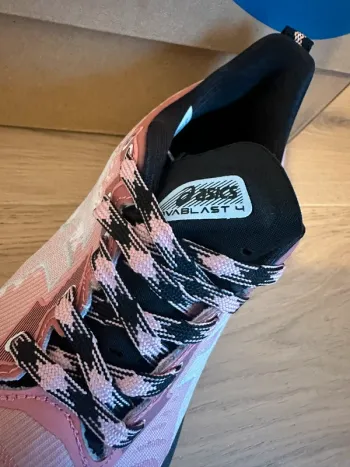 Tweedehands Asics Novablast 4 TR bike — afbeelding 4 van 4
