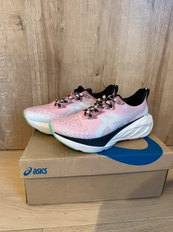 Used Asics Novablast 4 TR Running Shoes