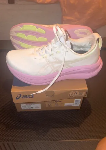 Gebrauchtes Asics Gel Nimbus 28 Running Shoes
