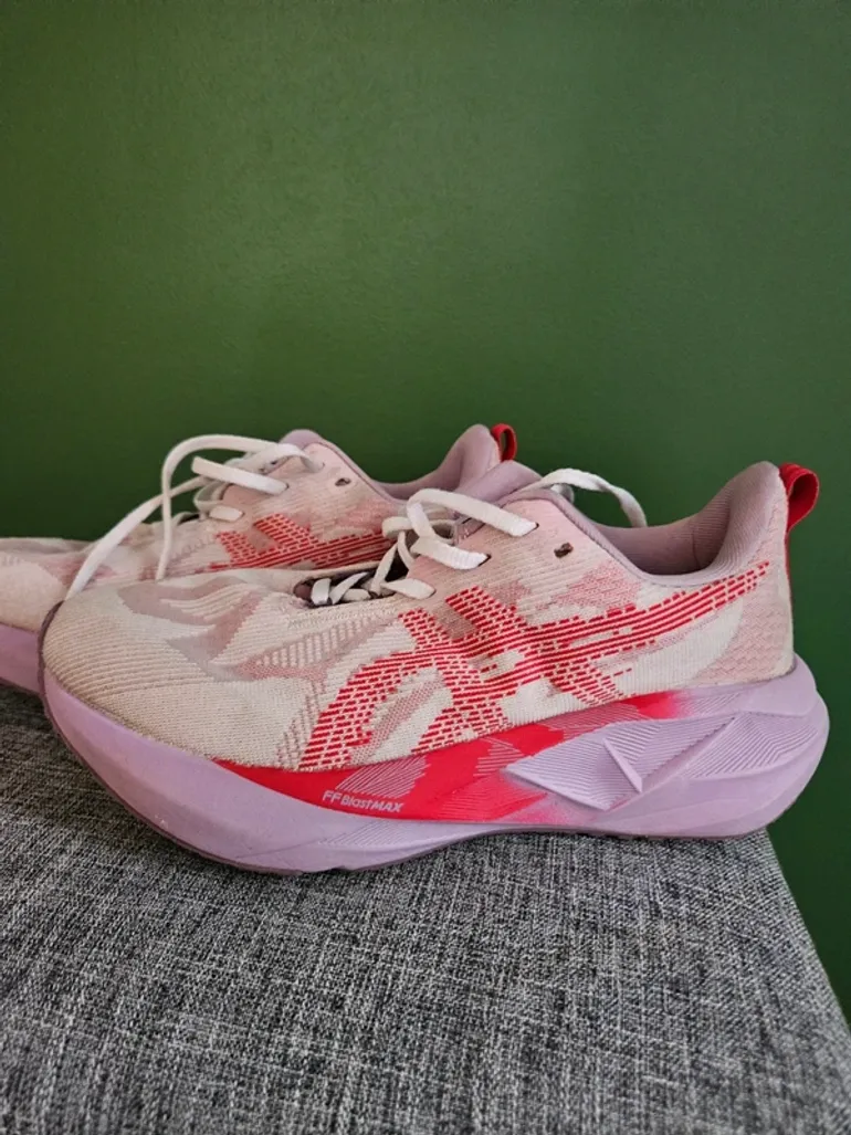 Asics Novablast 5 bike usato — immagine 2 di 6