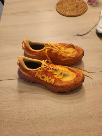 Tweedehands Hoka Speedgoat 6 bike — afbeelding 2 van 6