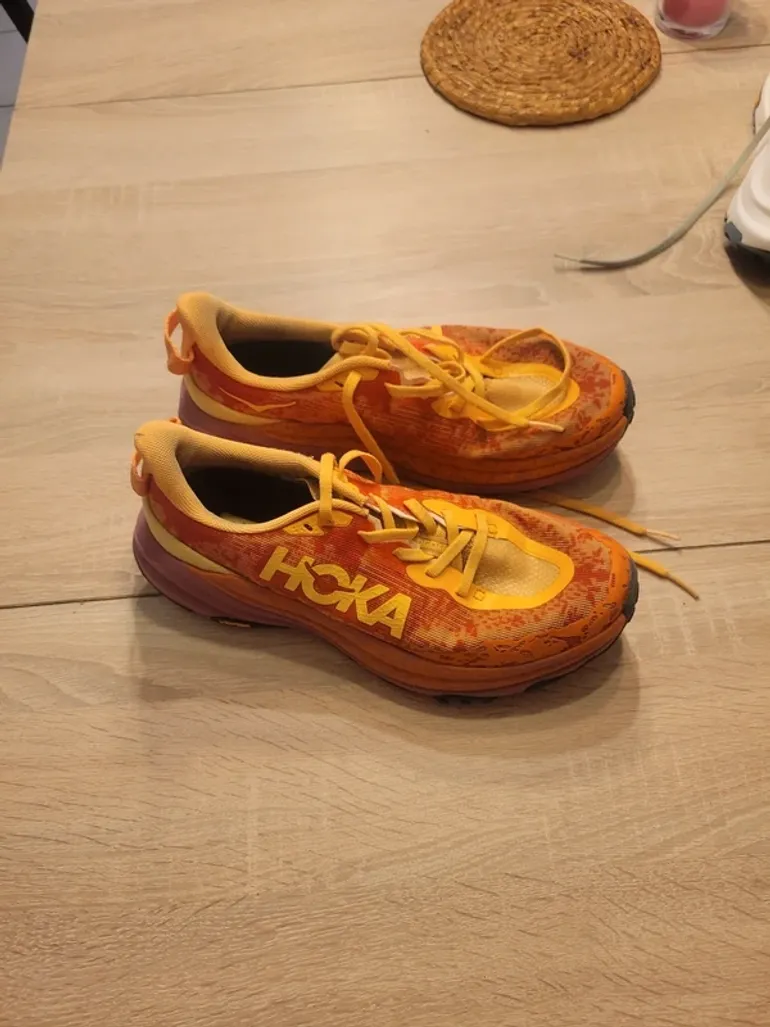 Tweedehands Hoka Speedgoat 6 bike — afbeelding 2 van 6
