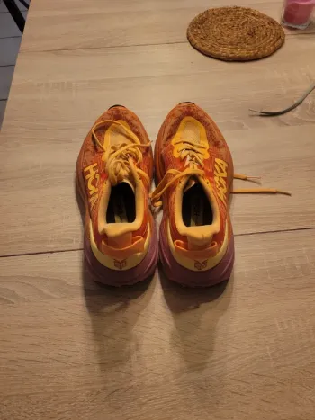 Tweedehands Hoka Speedgoat 6 bike — afbeelding 3 van 6