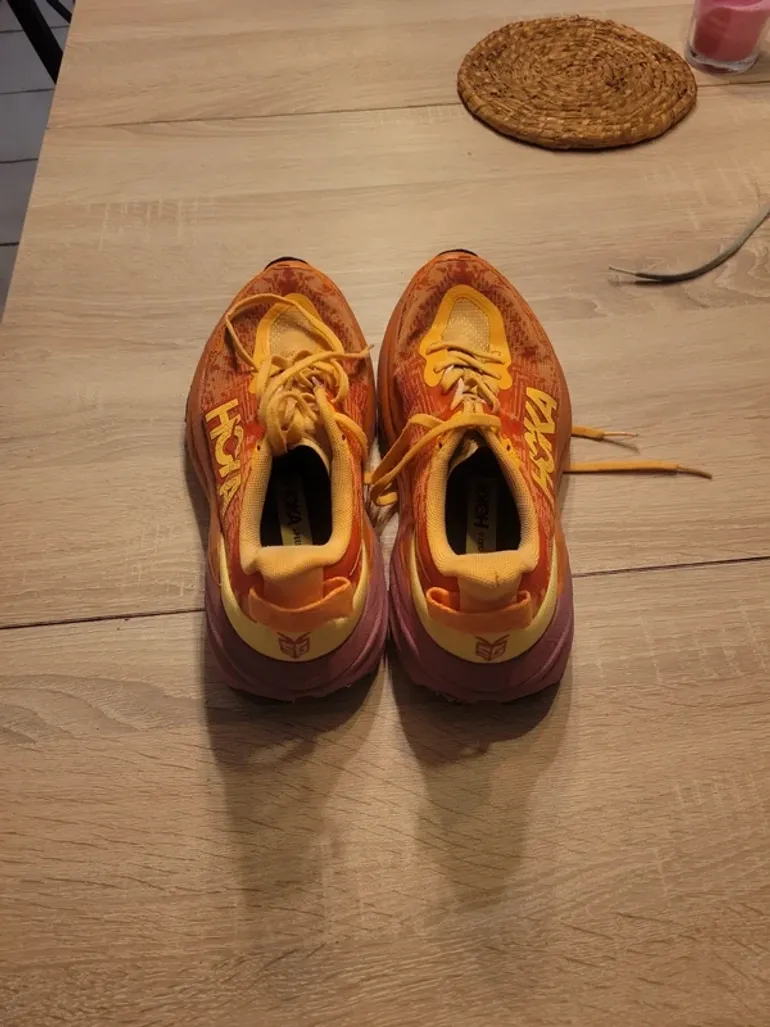 Tweedehands Hoka Speedgoat 6 bike — afbeelding 3 van 6