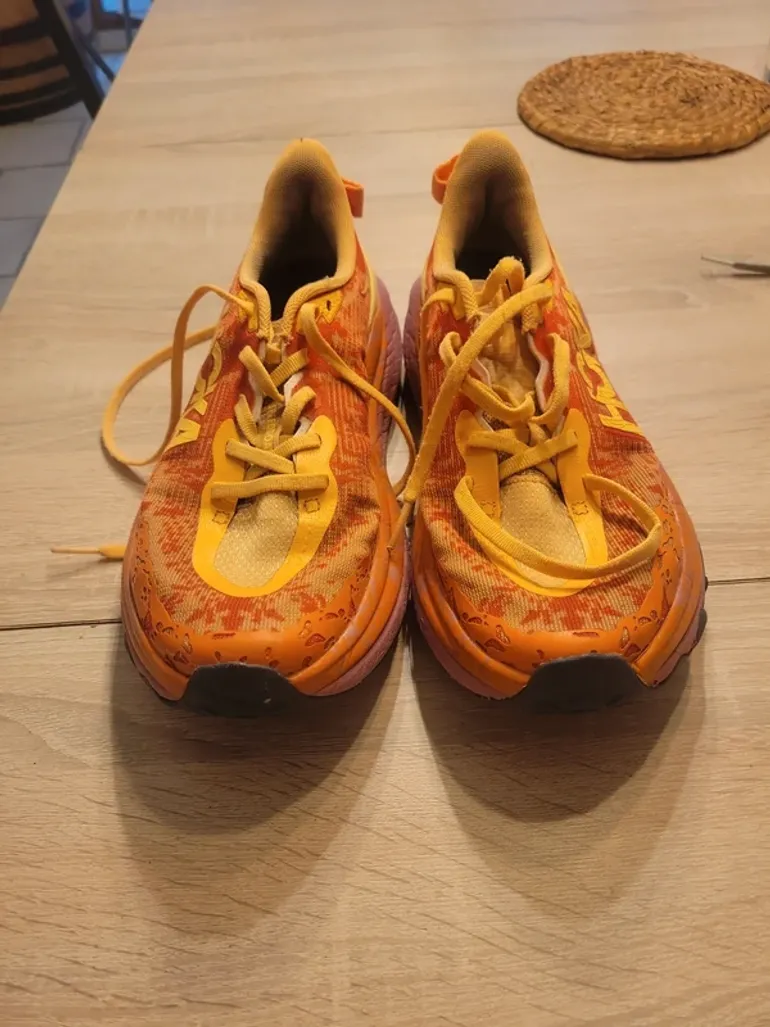 Tweedehands Hoka Speedgoat 6 bike — afbeelding 4 van 6
