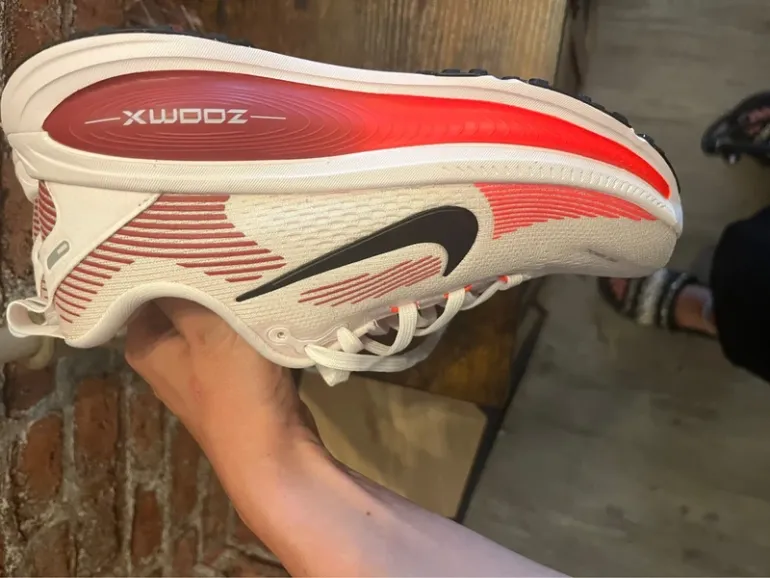 Used Nike Vomero 18 bike — image 4 of 6