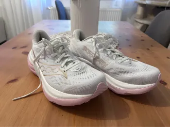 Used Saucony Ride 19 Running Shoes