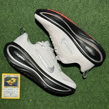 Käytetty Lightweight Vomero Plus By You Running Shoes