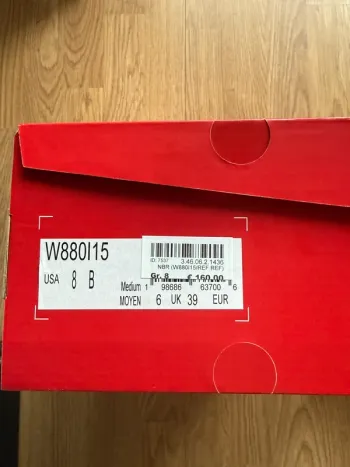New Balance Fresh Foam 880 v15 bike usato — immagine 8 di 9