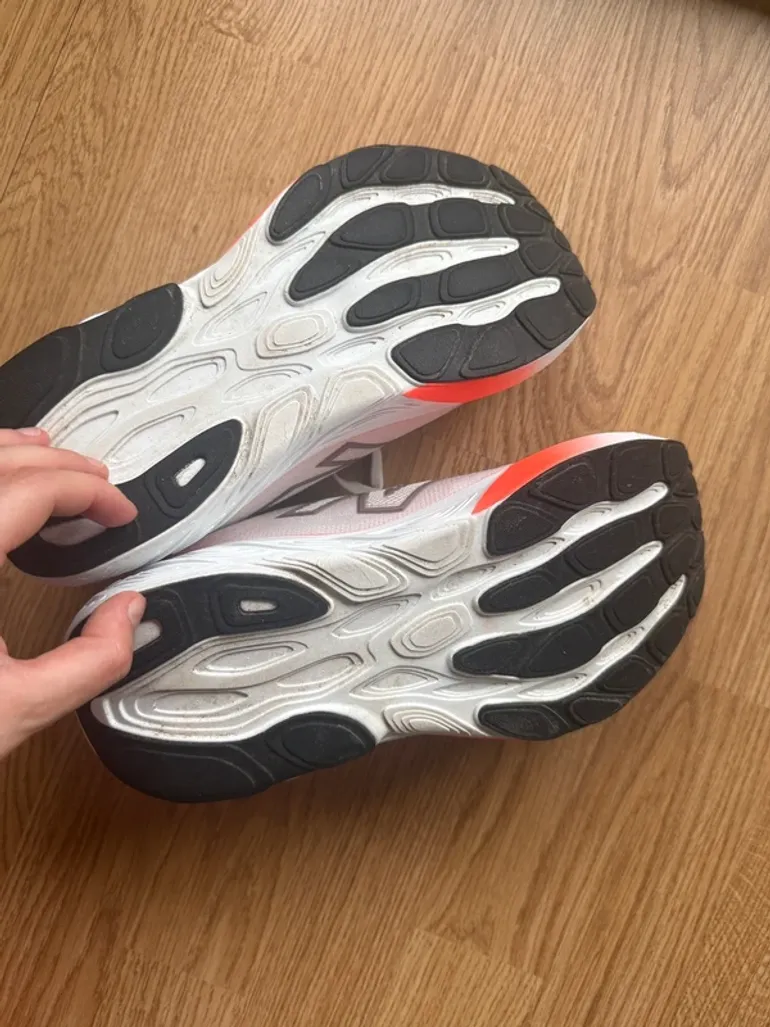 New Balance Fresh Foam 880 v15 bike usato — immagine 6 di 9