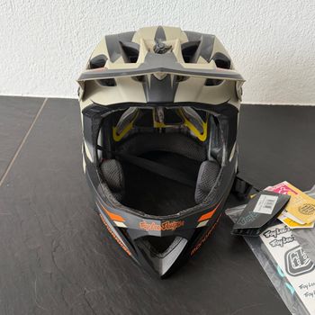 Used Mondraker Stage helmet XL, 2XL// NEW!! 50% OFF!! 2024 Cycling Accessories