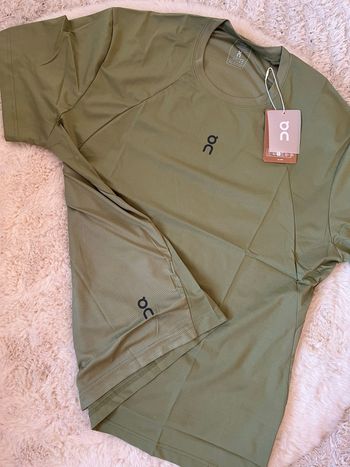 Używany On Cloud t-shirt Ballsport Clothing