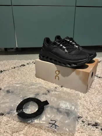 Used Premium Cloudsurfer Running Shoes
