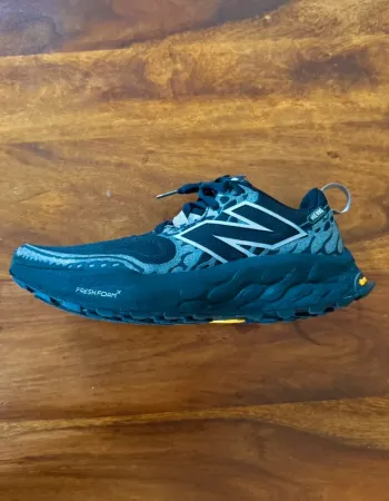 New Balance Hierro v8 bike usato — immagine 3 di 3