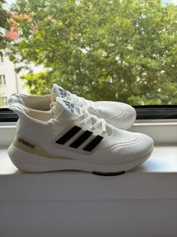 Adidas UltraBoost 21 Running Shoes d'occasion