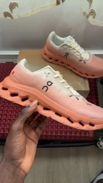 On Running On Cloud Running Shoes d'occasion