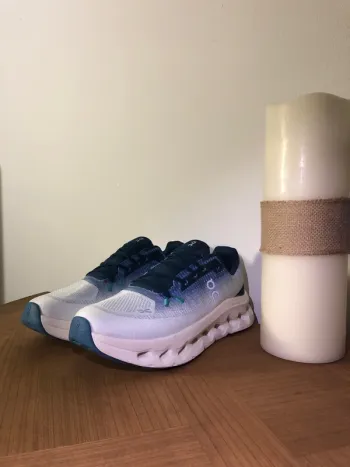 Gebrauchtes On Running On Shoes size 42 bike — Bild 2 von 3