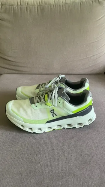 Asics Cloud Vista 2 Running Shoes d'occasion