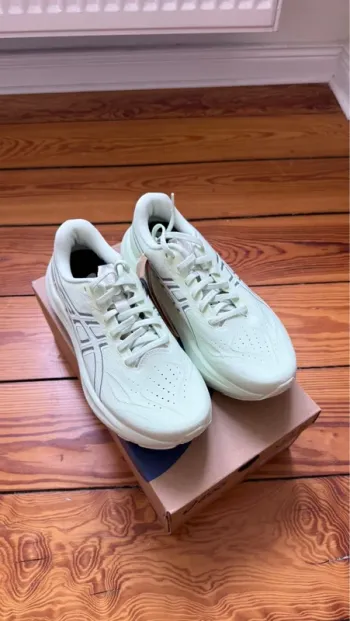 Used Asics Gt-2000 14 Running Shoes