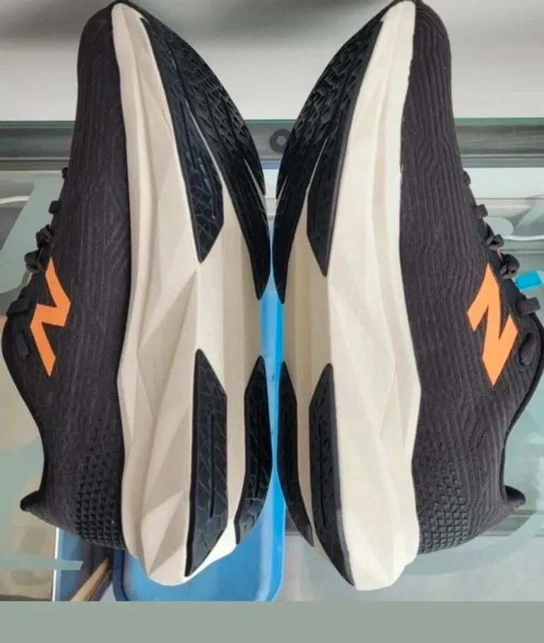 Used New Balance FuelCell Propel v5 bike — image 2 of 8
