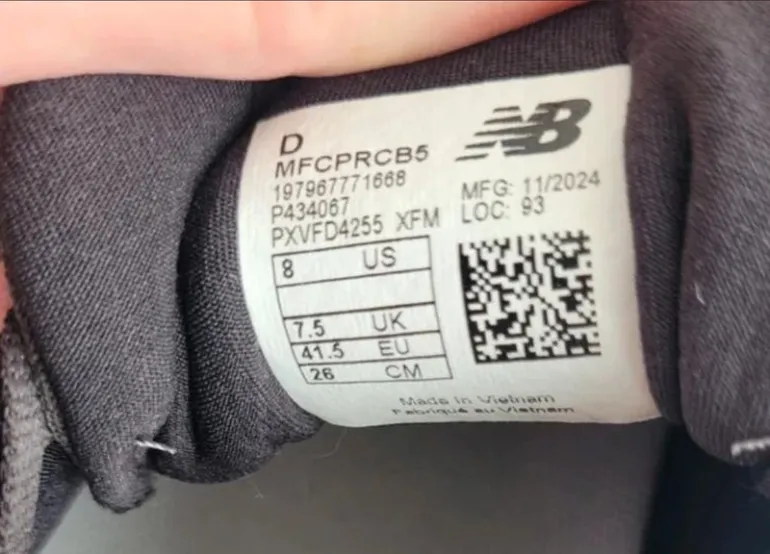 Used New Balance FuelCell Propel v5 bike — image 7 of 8