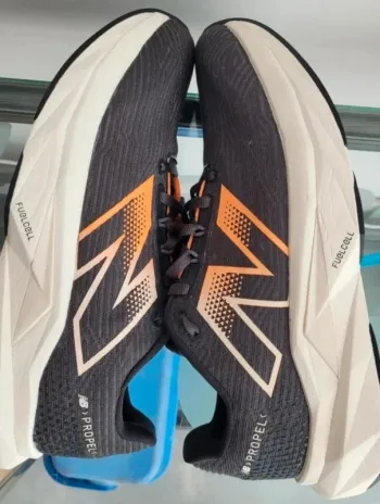 Used New Balance FuelCell Propel v5 bike — image 3 of 8