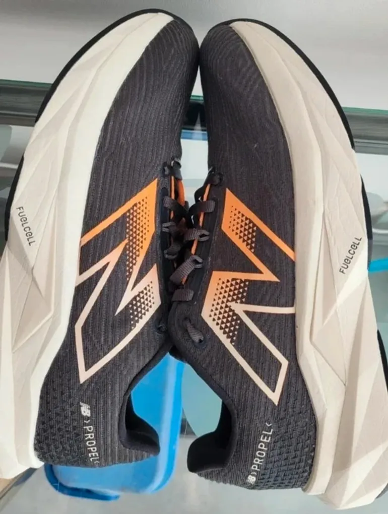 Used New Balance FuelCell Propel v5 bike — image 3 of 8