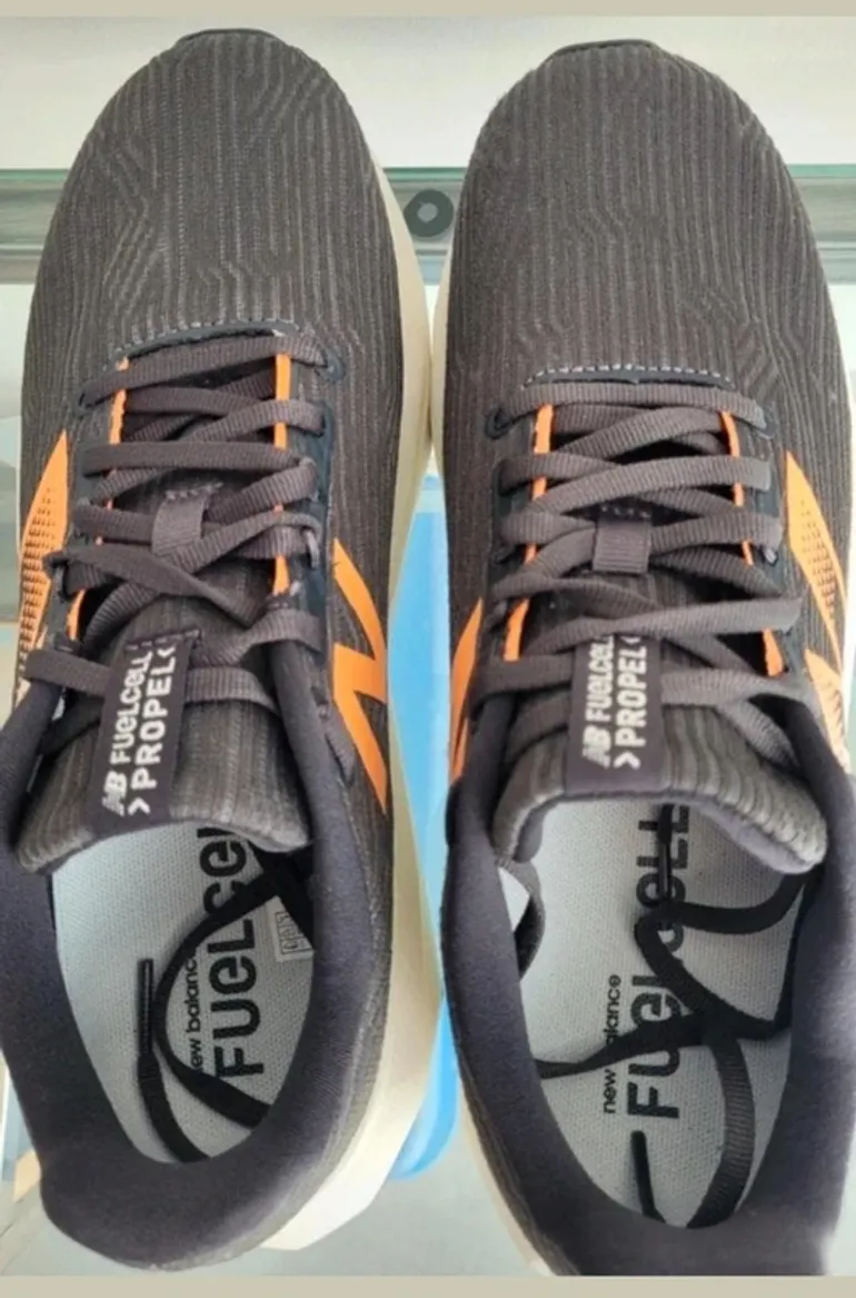 Used New Balance FuelCell Propel v5 bike — image 4 of 8