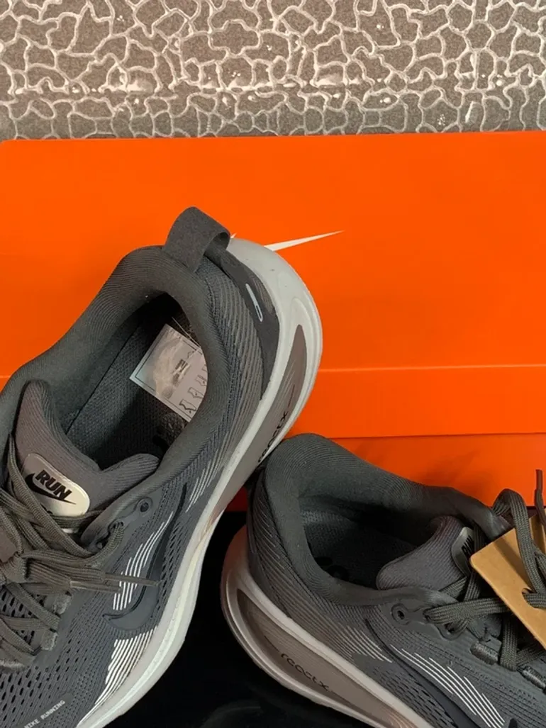 Tweedehands Nike Vomero 18 bike — afbeelding 13 van 15