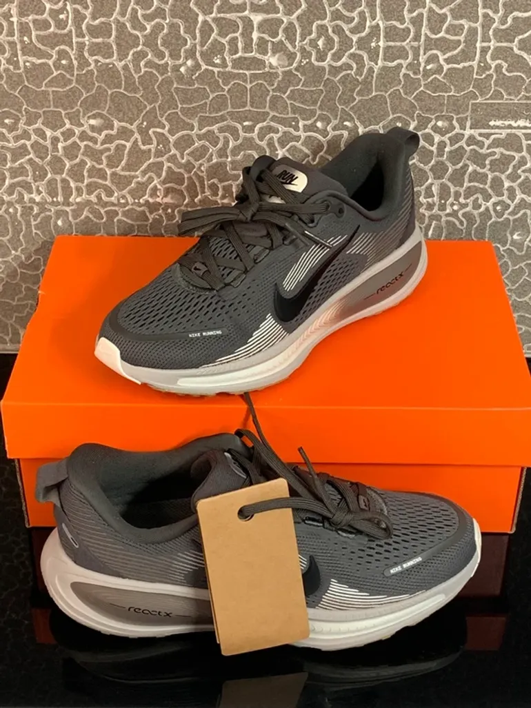 Tweedehands Nike Vomero 18 bike — afbeelding 2 van 15