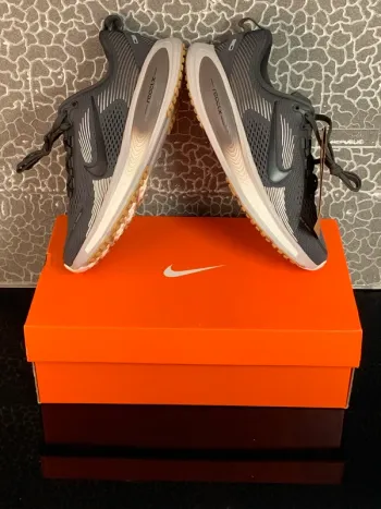 Tweedehands Nike Vomero 18 bike — afbeelding 12 van 15