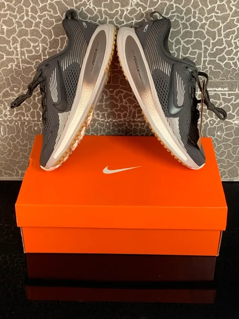 Tweedehands Nike Vomero 18 bike — afbeelding 12 van 15