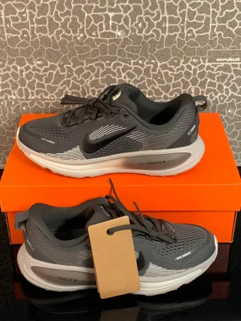 Used Nike Vomero 18 Running Shoes