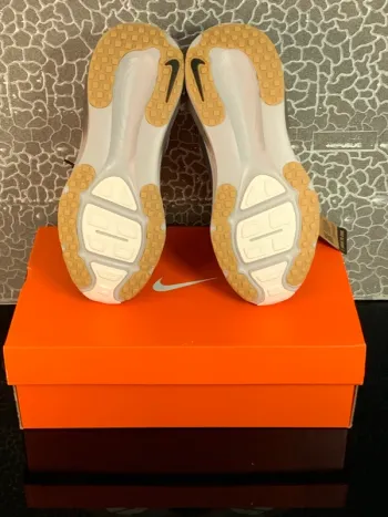 Tweedehands Nike Vomero 18 bike — afbeelding 11 van 15