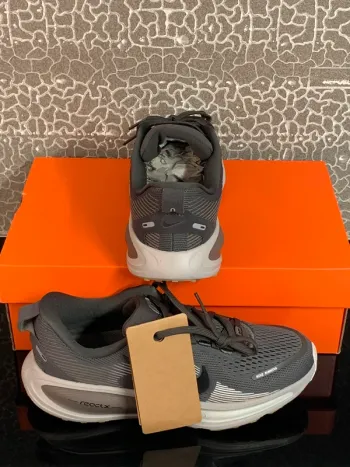 Tweedehands Nike Vomero 18 bike — afbeelding 7 van 15