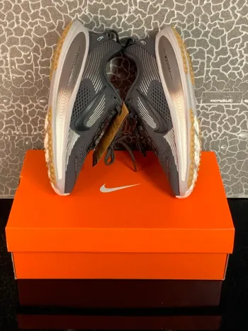 Tweedehands Nike Vomero 18 bike — afbeelding 10 van 15