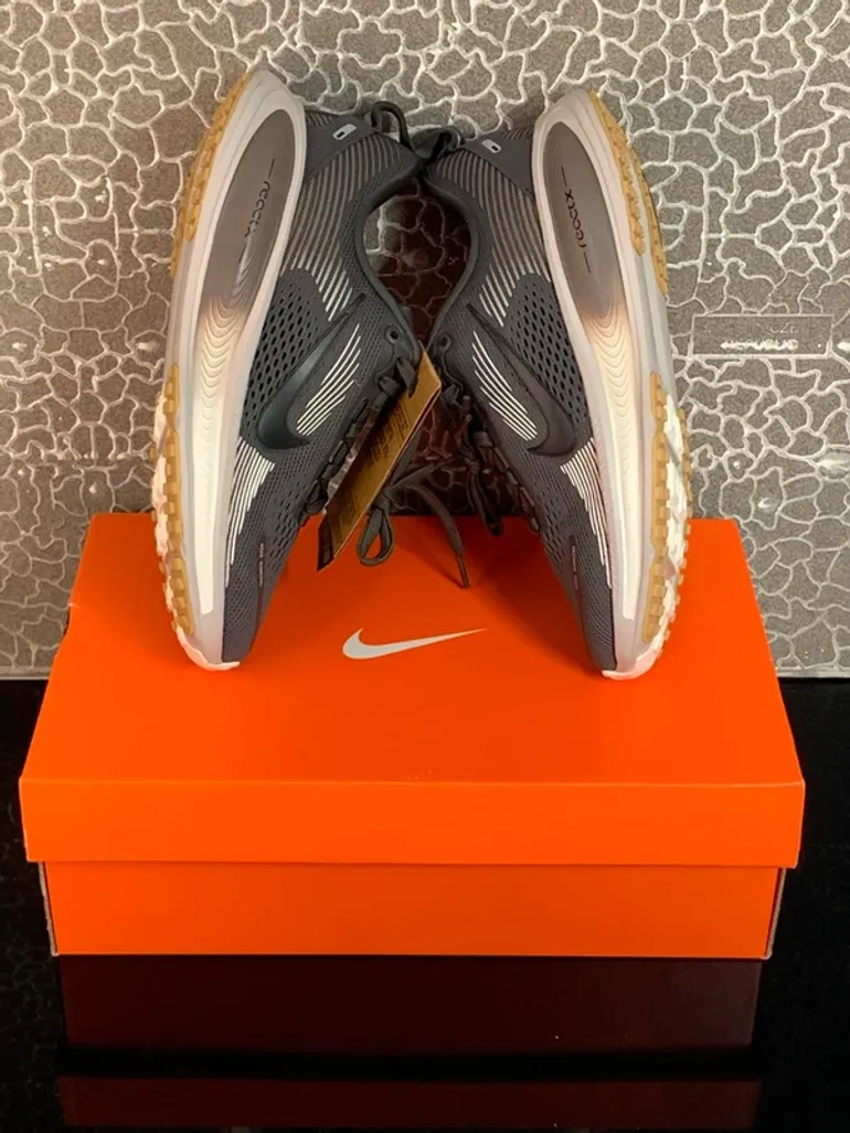 Tweedehands Nike Vomero 18 bike — afbeelding 10 van 15