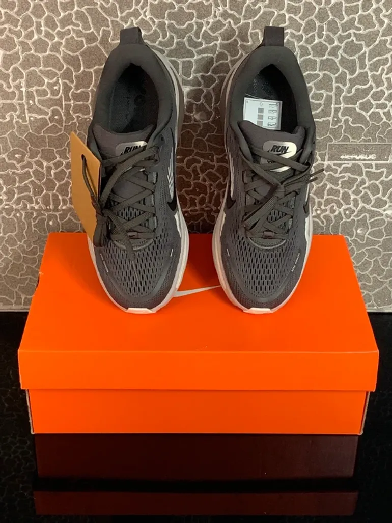 Tweedehands Nike Vomero 18 bike — afbeelding 9 van 15