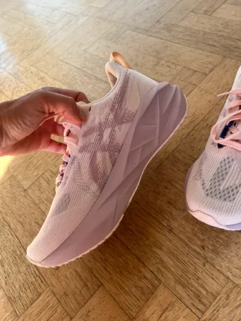Brugt Asics Novablast 5 Running Shoes