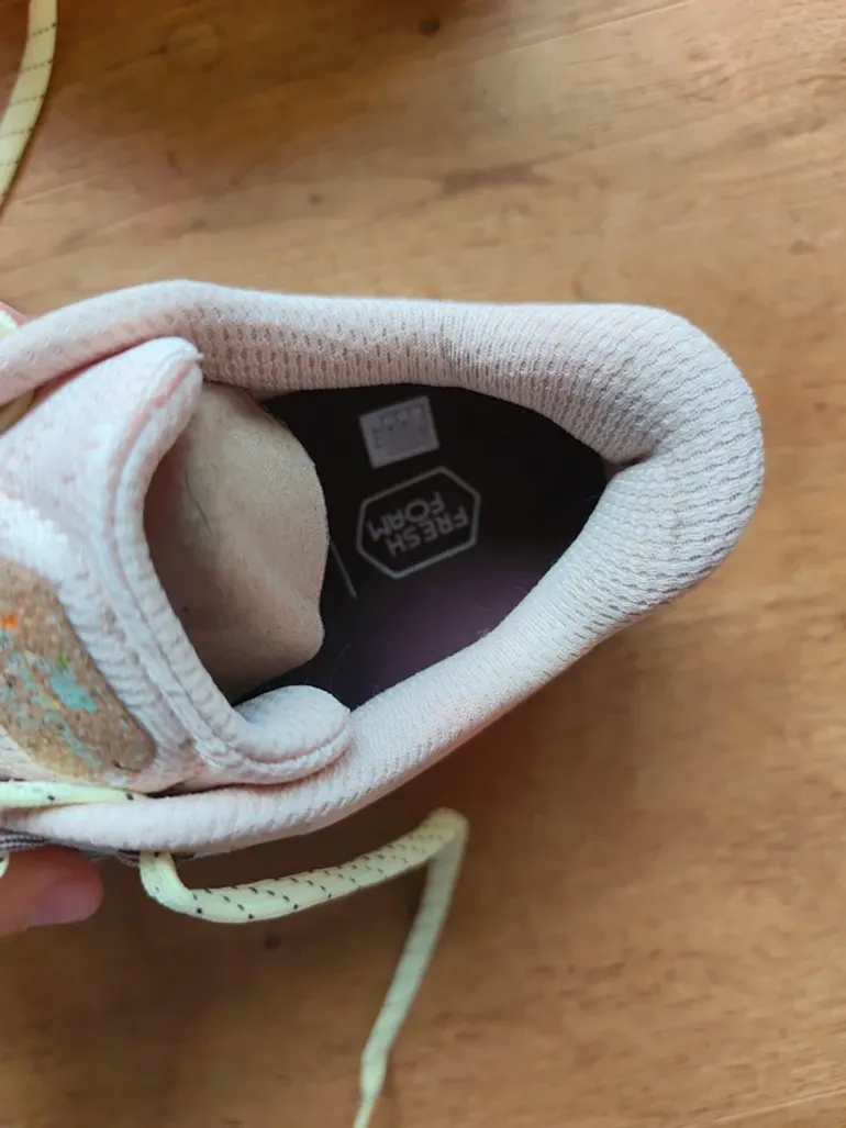 Used New Balance Fresh Foam Garoe bike — image 7 of 10