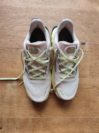 Used New Balance Fresh Foam Garoe bike — image 10 of 10
