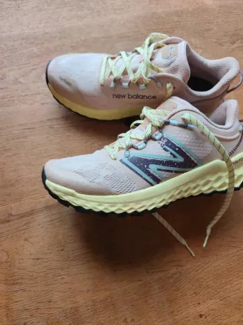 Used New Balance Fresh Foam Garoe bike — image 5 of 10