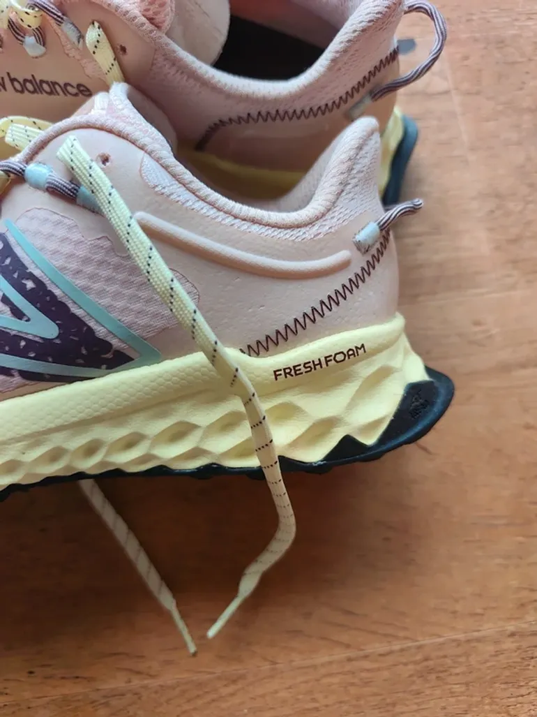 Used New Balance Fresh Foam Garoe bike — image 4 of 10