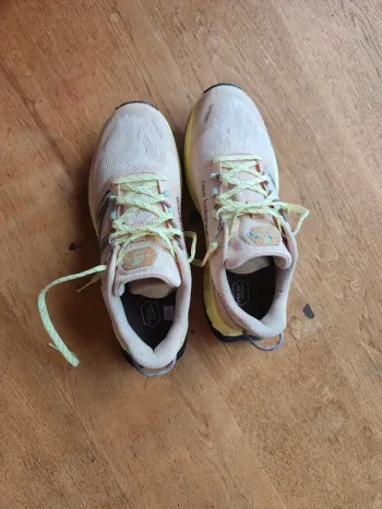Used New Balance Fresh Foam Garoe bike — image 2 of 10